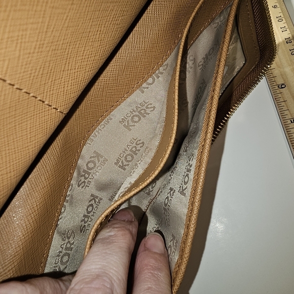 EUC Michael Kors Vanilla MK Monogram Travel Zip Continental Wallet / Wristlet - Picture 10 of 13
